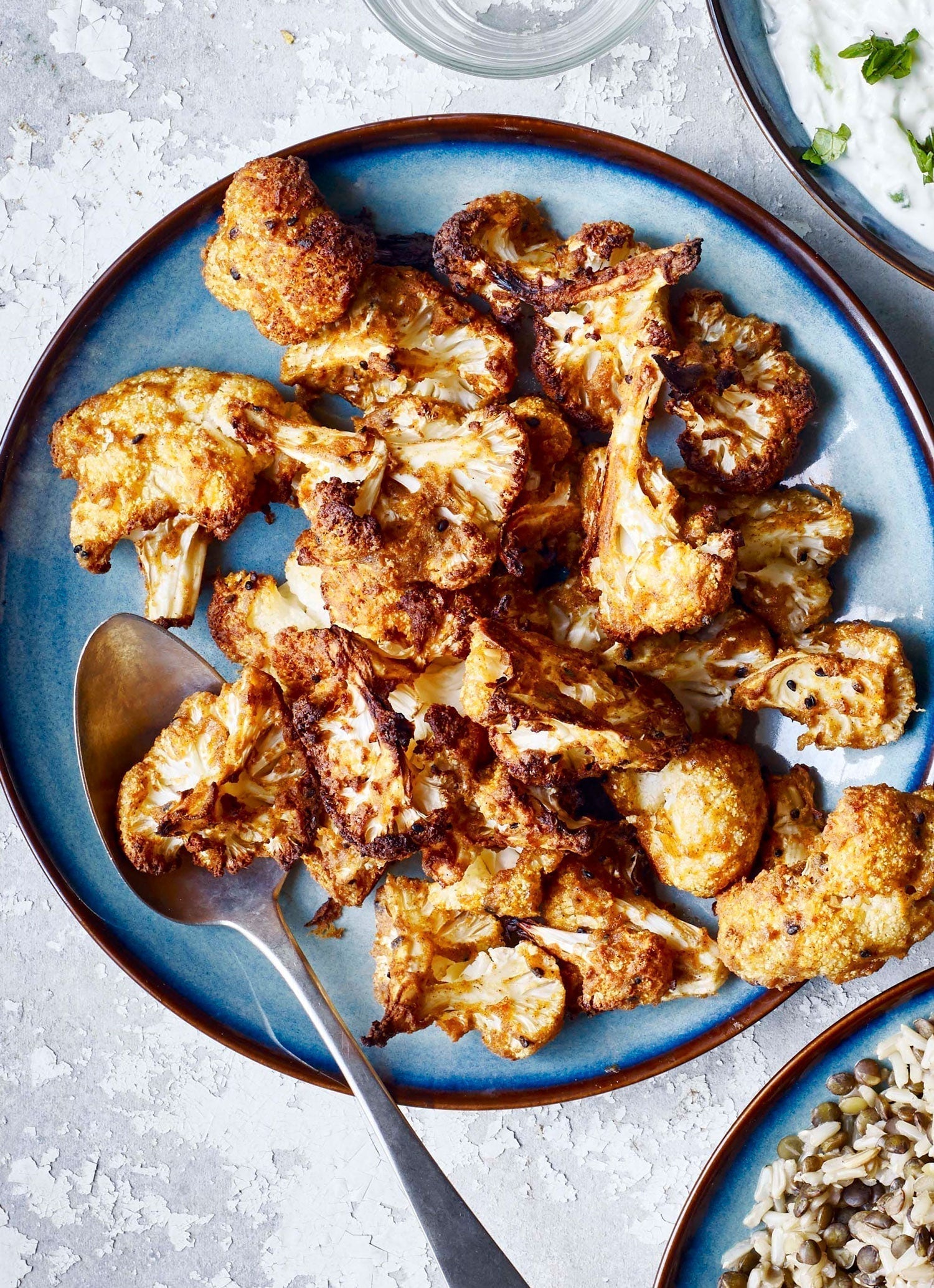 Krydret blomkål med mellemøstlig tzatziki