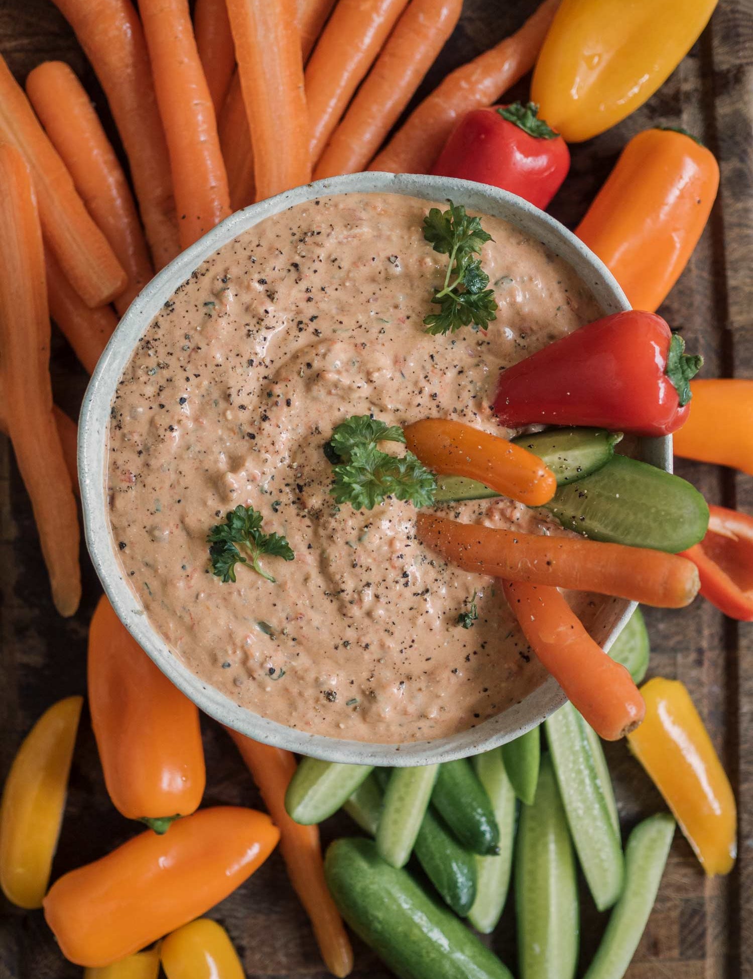 Linsedip med feta og peberfrugt