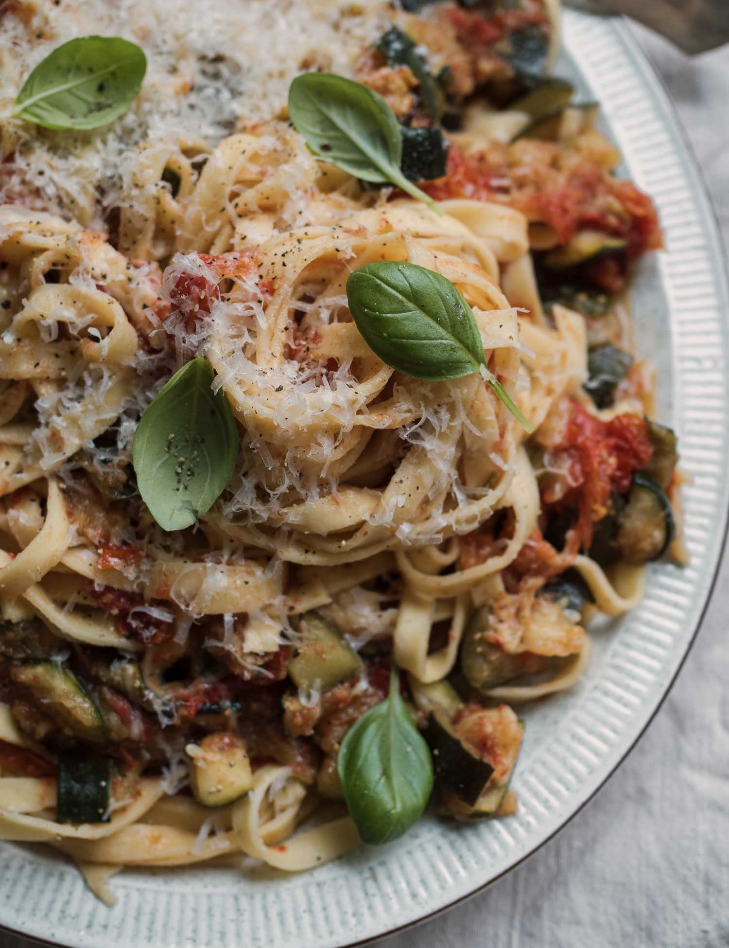 Pasta med ovnbagt tomatsauce