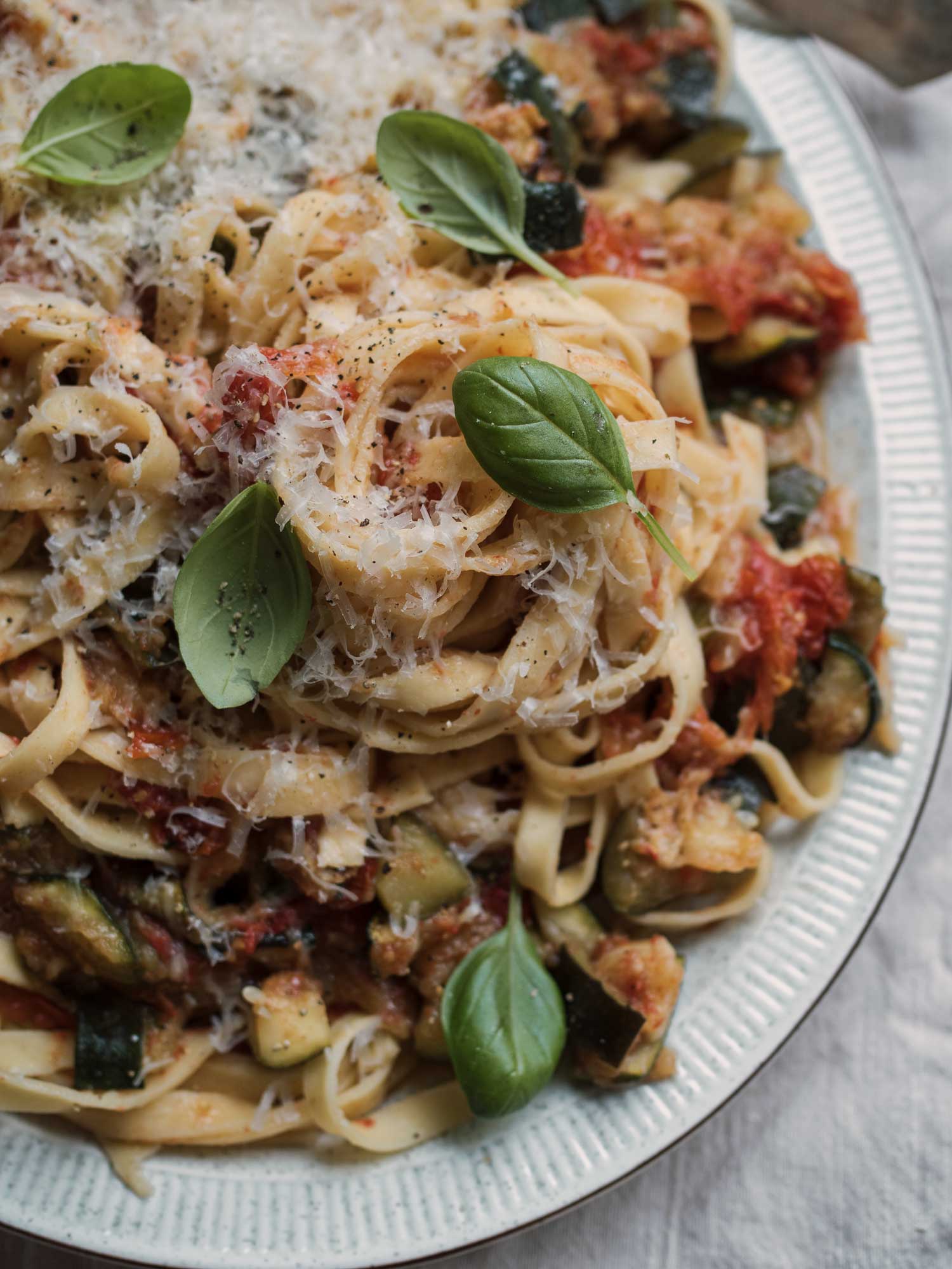 Pasta med ovnbagt tomatsauce