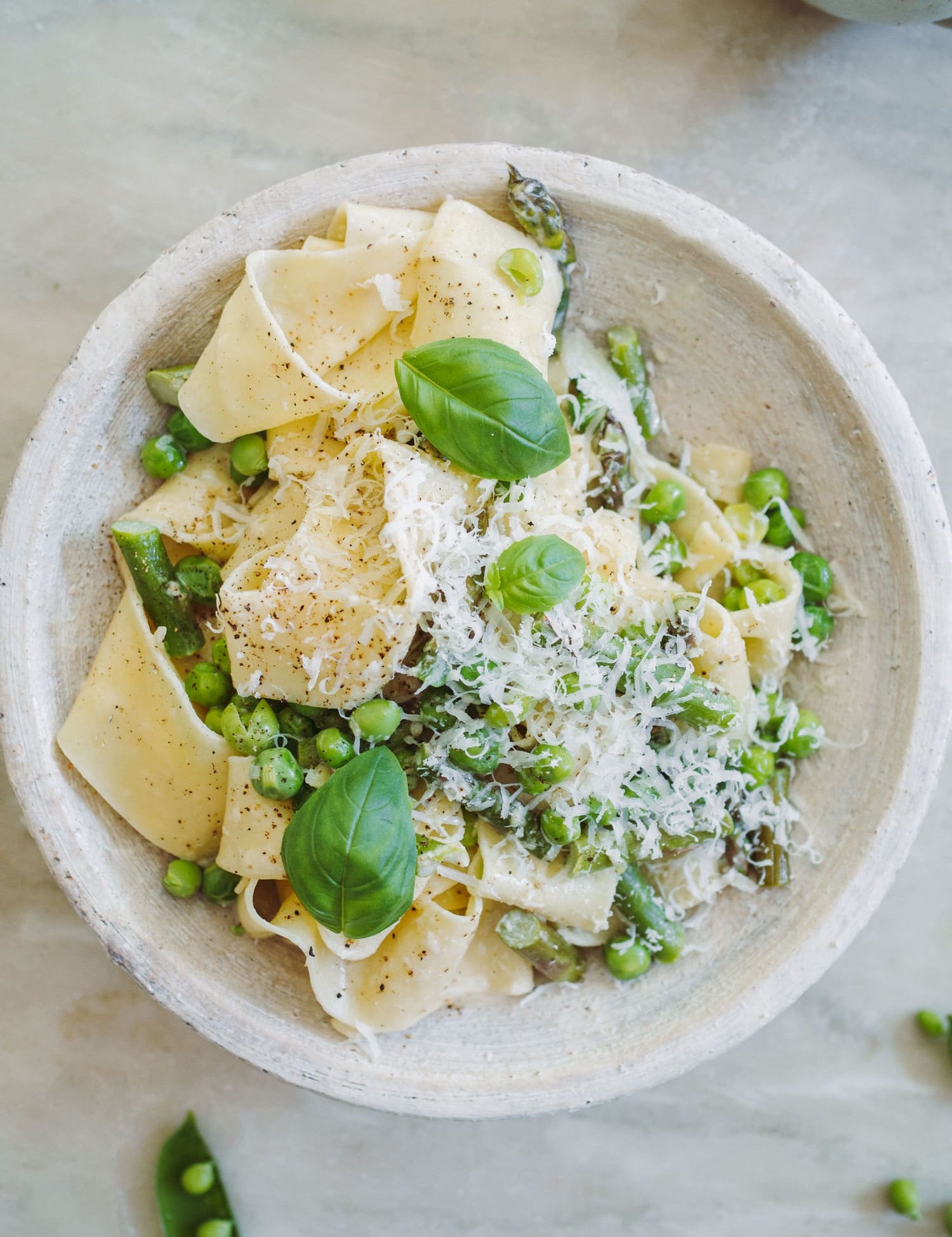 Pasta med asparges og ærter