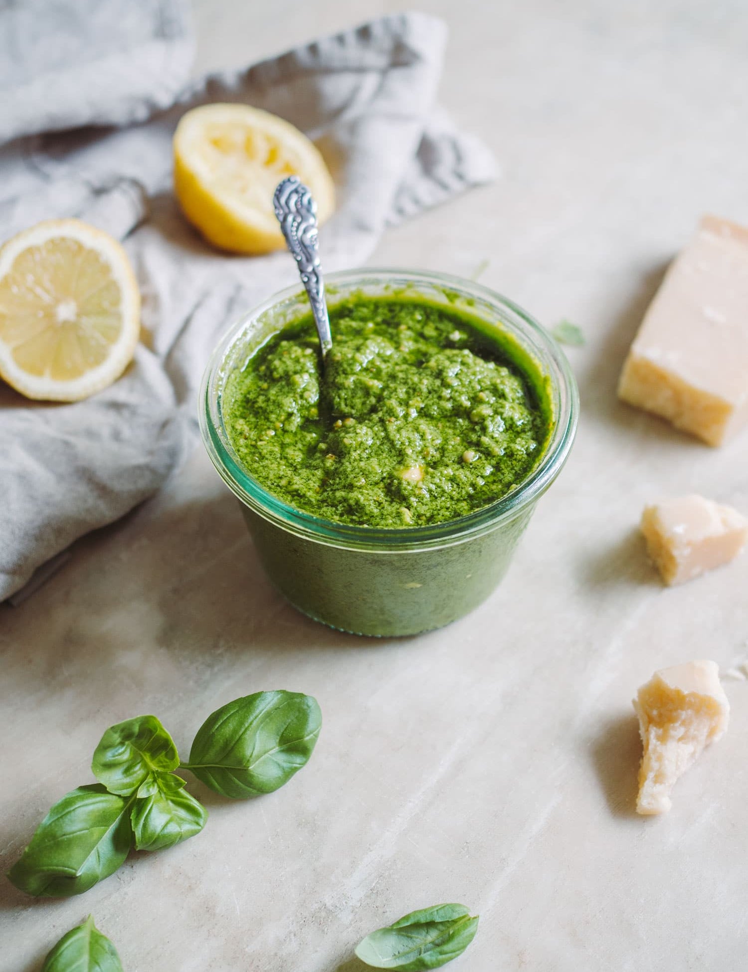 Hjemmelavet grøn pesto