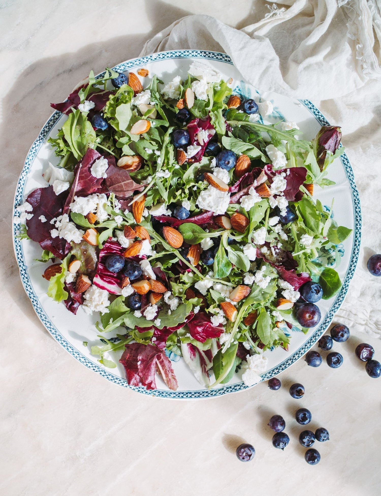 Salat med blåbær