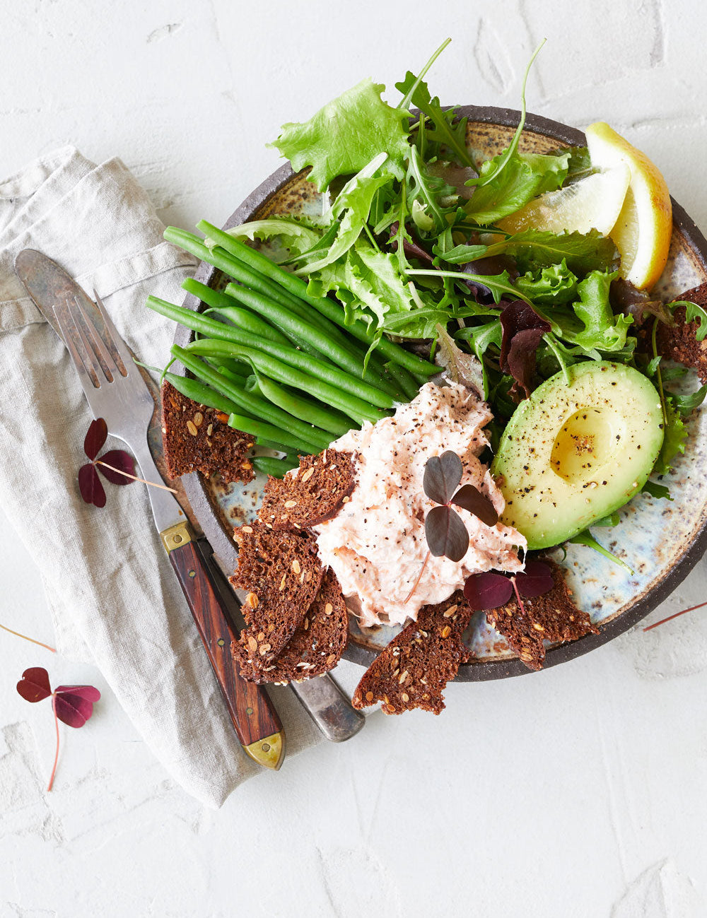 Salat med laksemousse