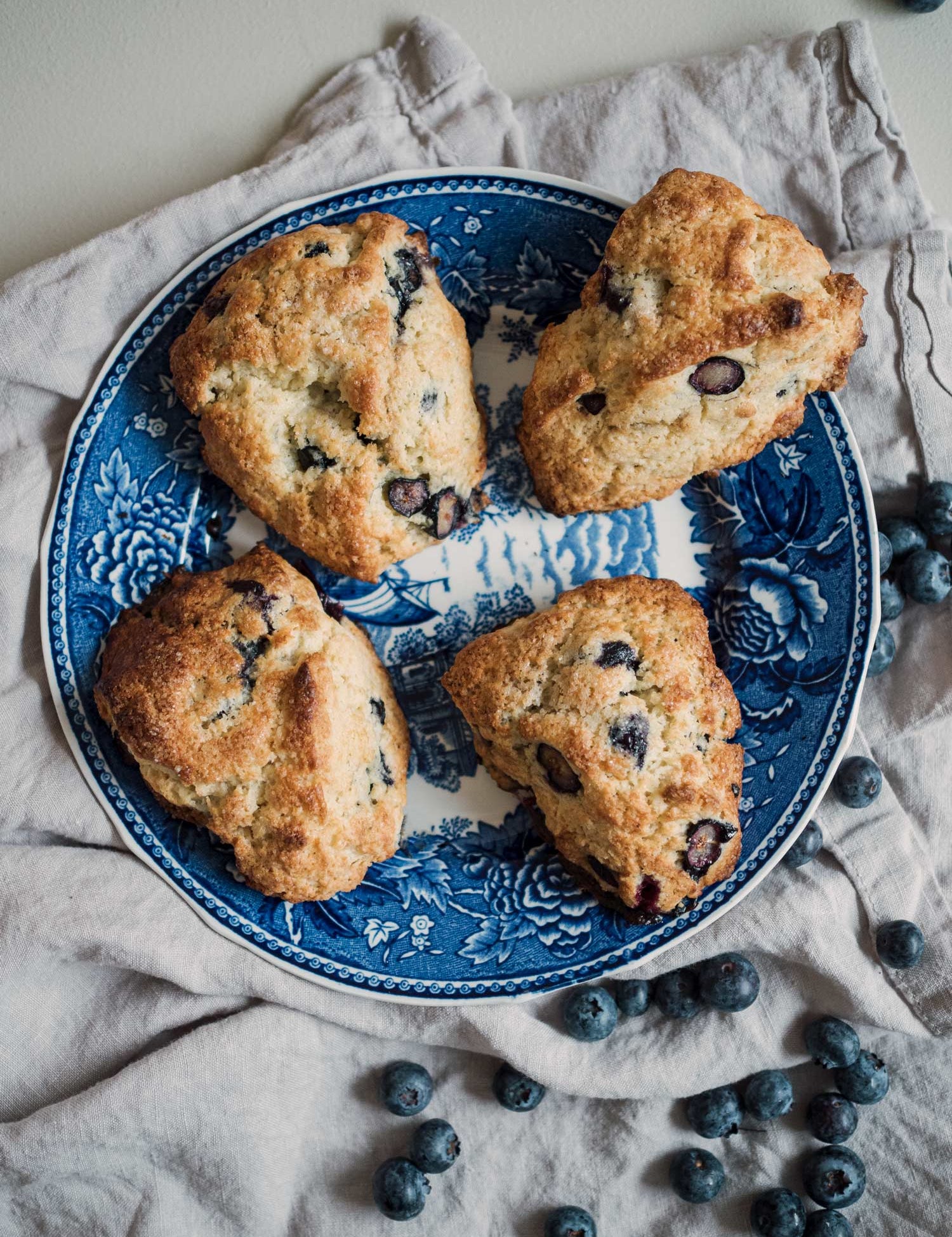 Scones med blåbær