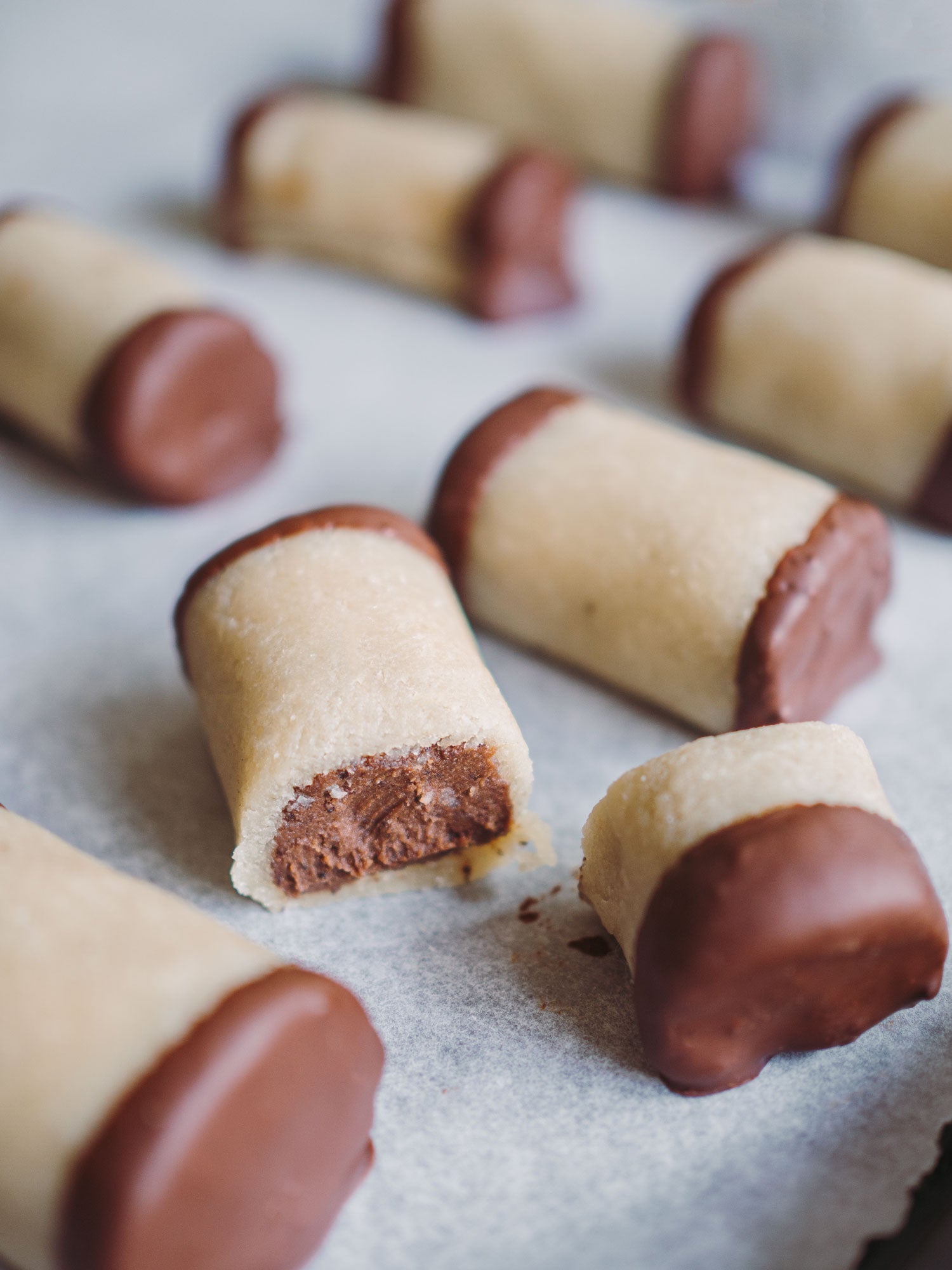 Sunde træstammer med sorte bønner