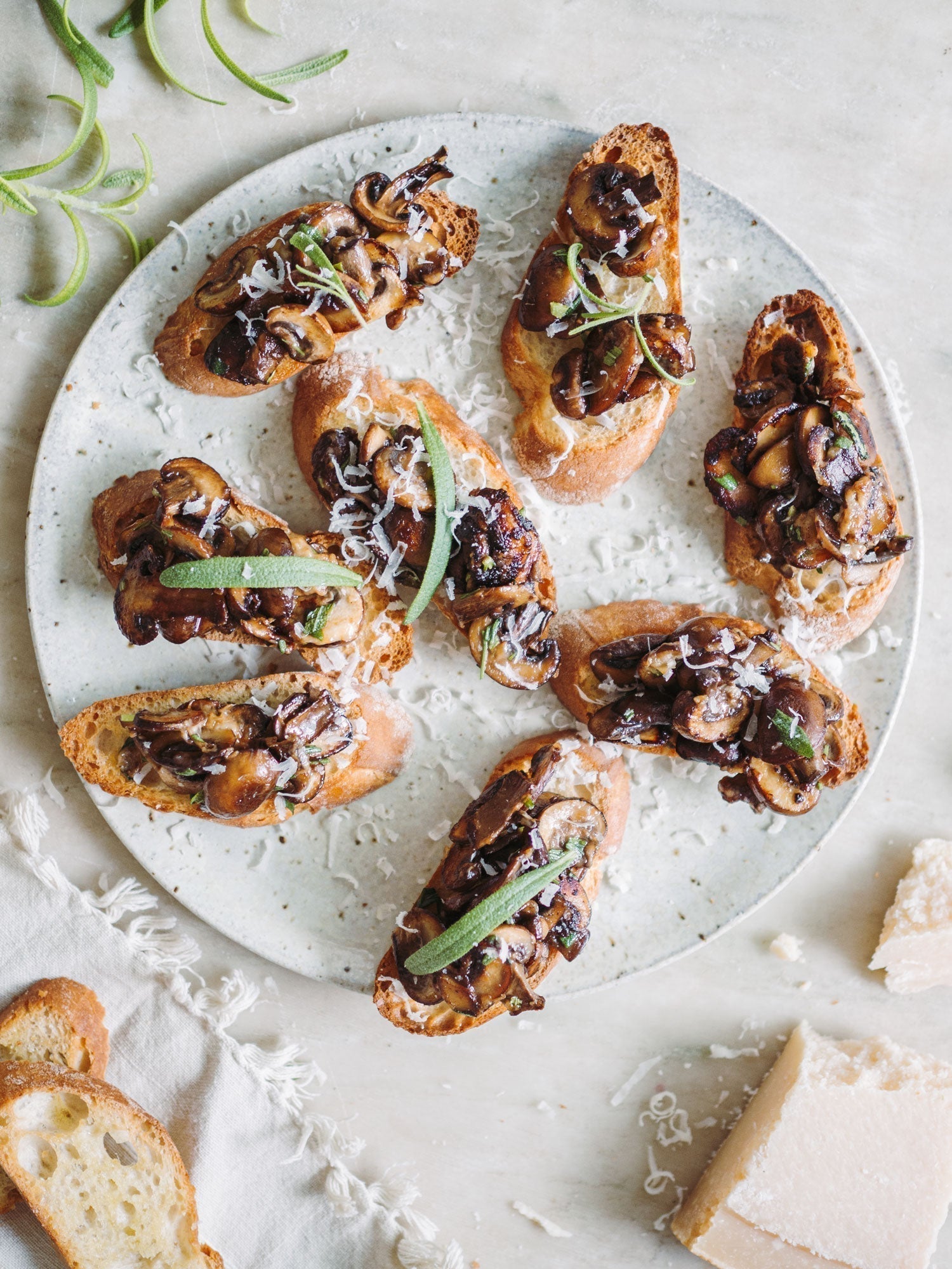 Bruschetta med svampe og parmesan