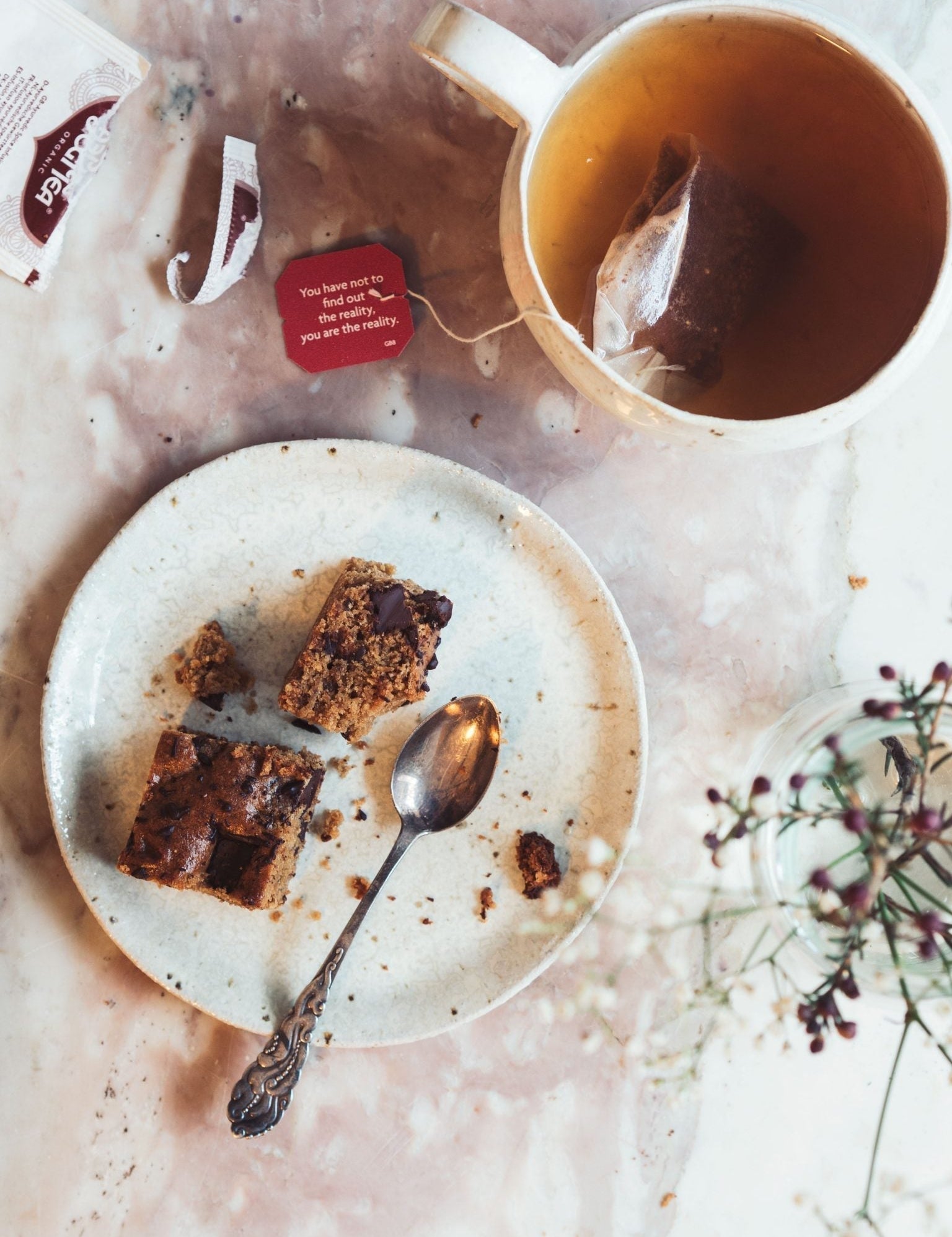 Tahin blondies med chokolade