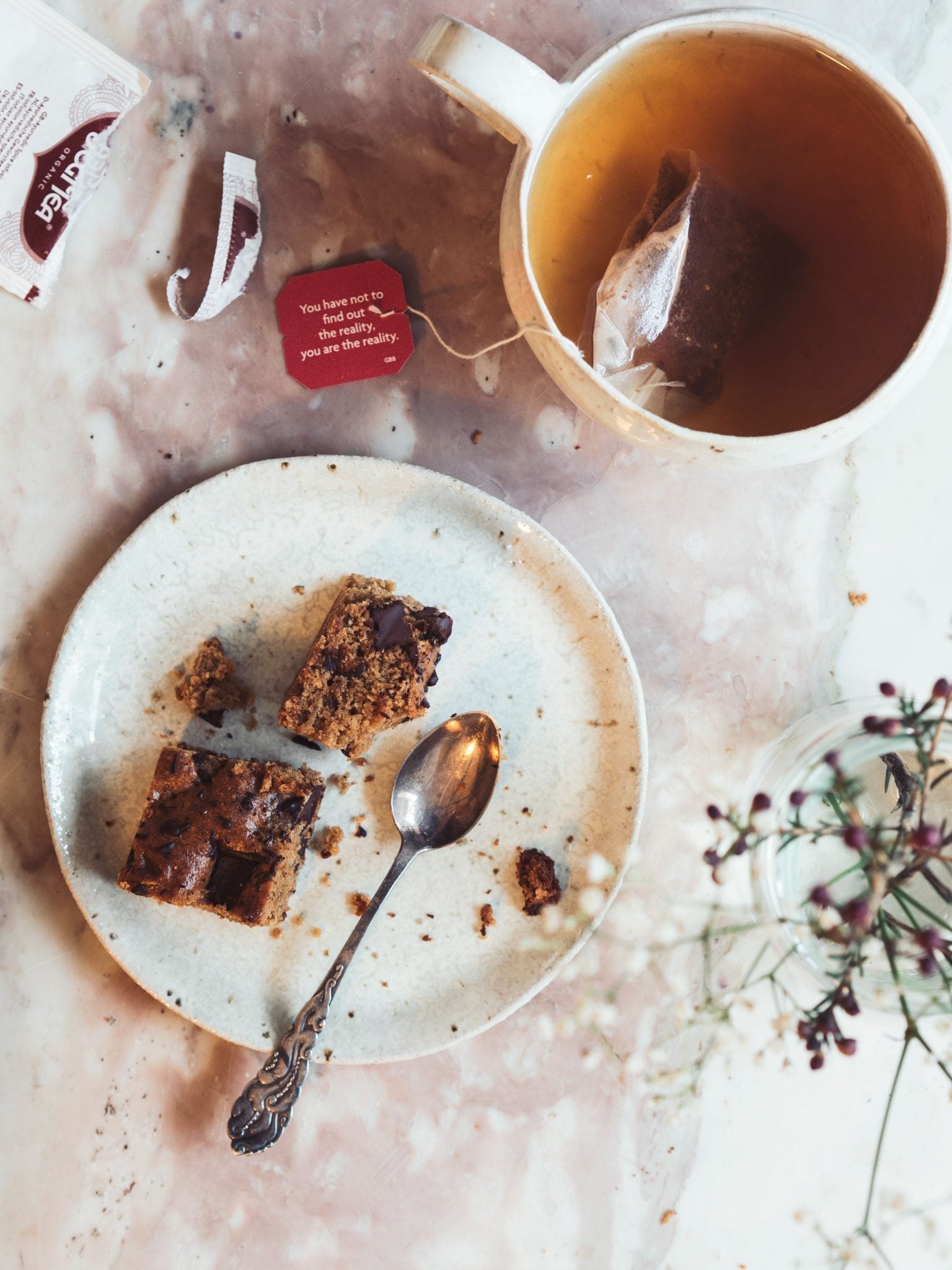 Tahin blondies med chokolade