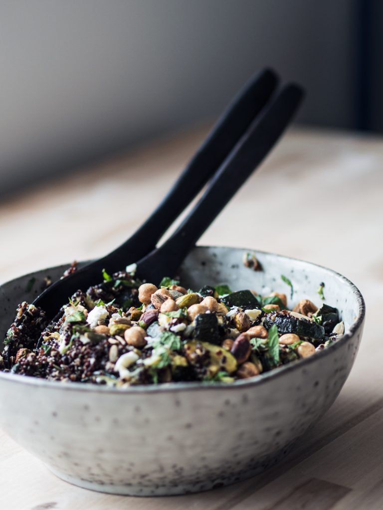 Quinoa salat med feta og squash